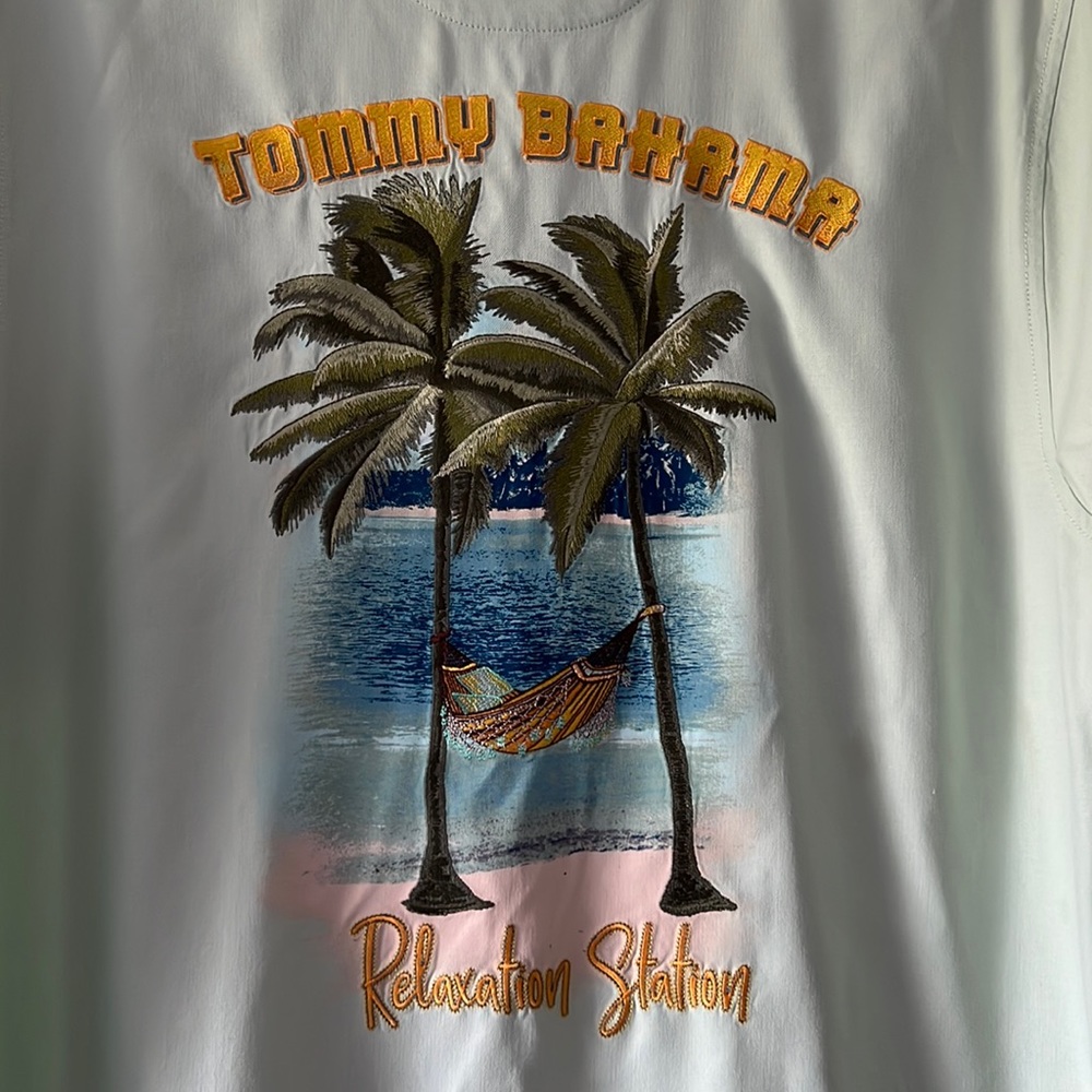 Tommy Bahama 💯 silk panel back shirt